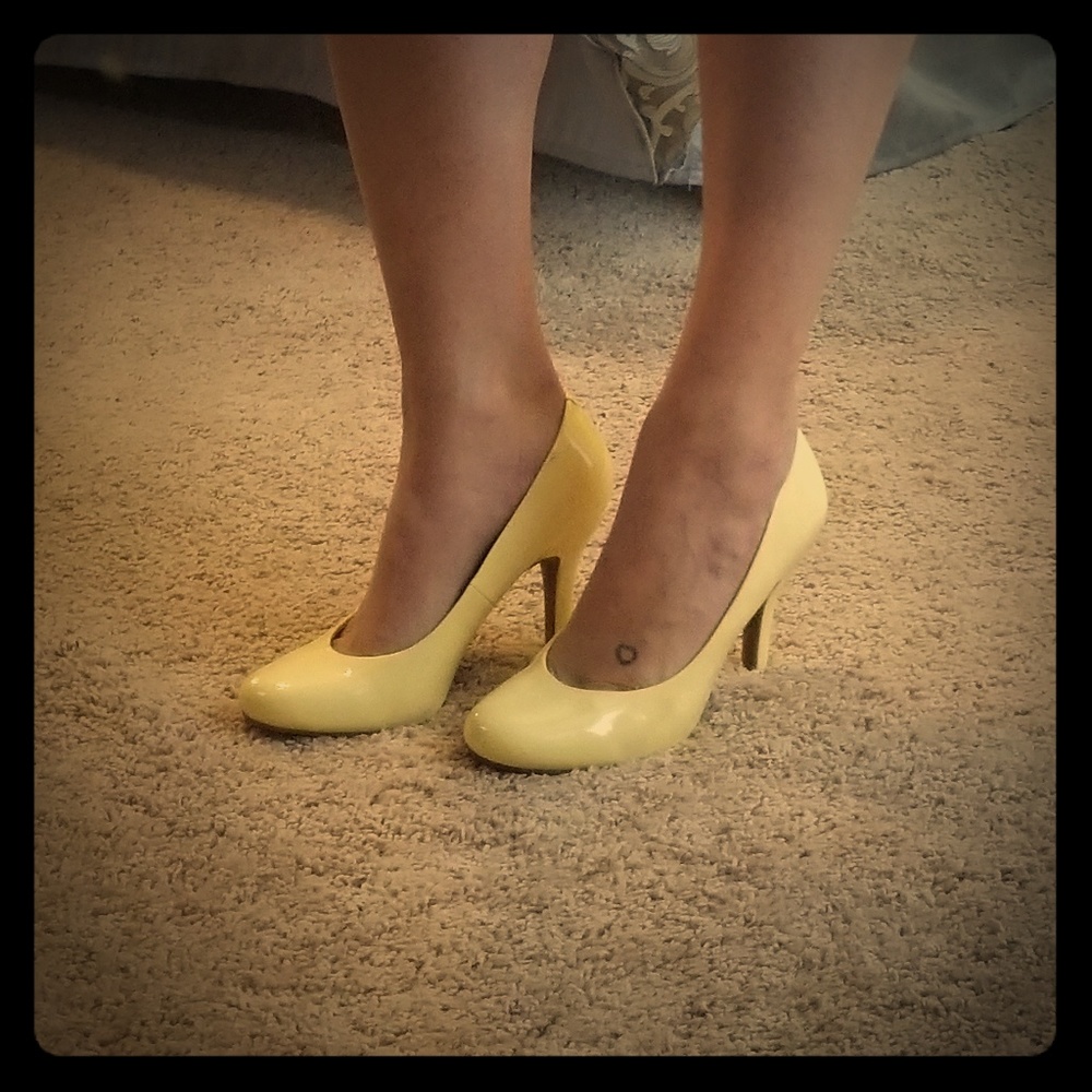 Kelly & Katie Yellow Pumps